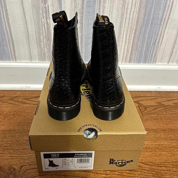 DR. MARTENS 1460 Gunmetal Wild Croc Embross LACE UP BOOTS Size 7 Women’s - Picture 2 of 4